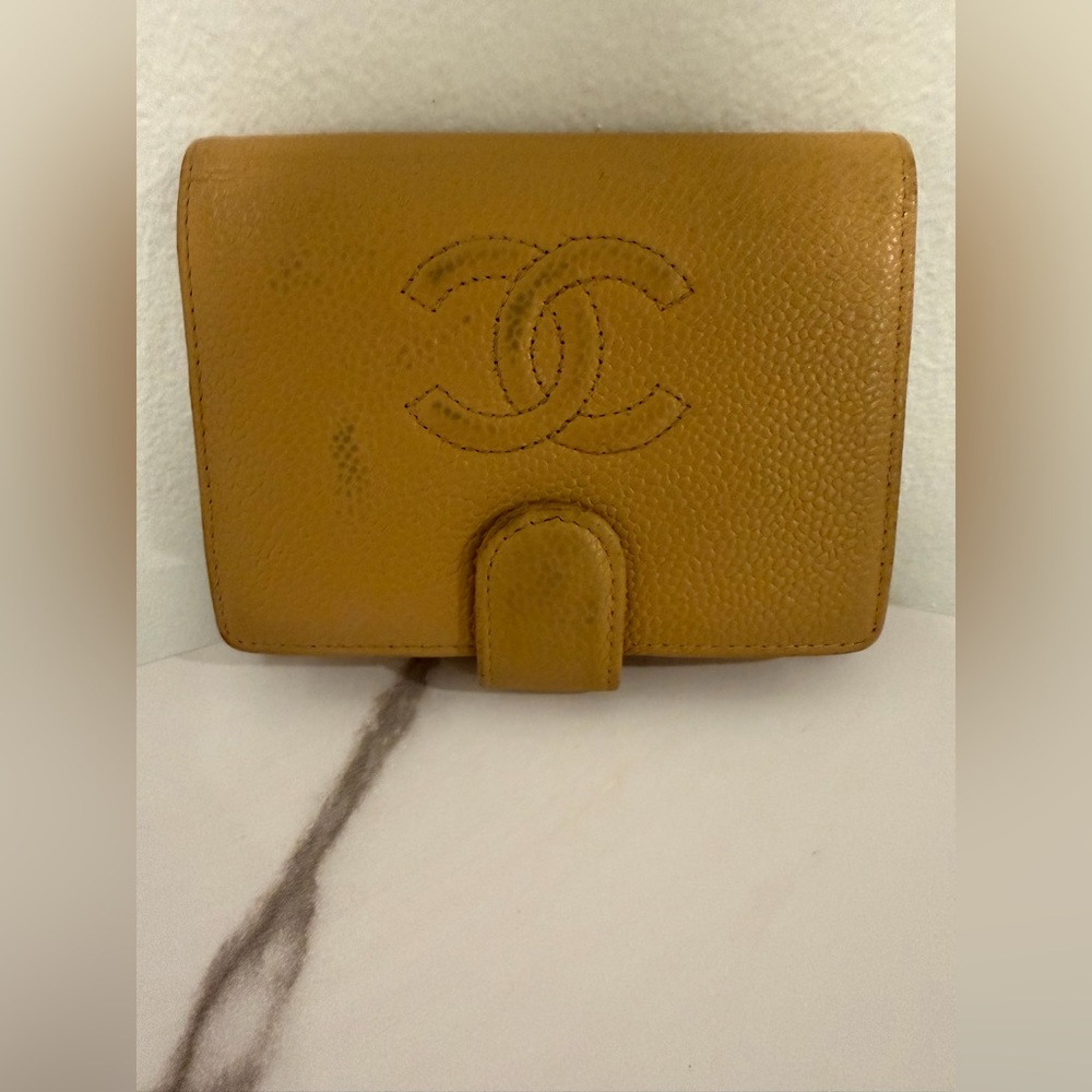 CHANEL Yellow Leather Card Holder - Picture 2 of 9